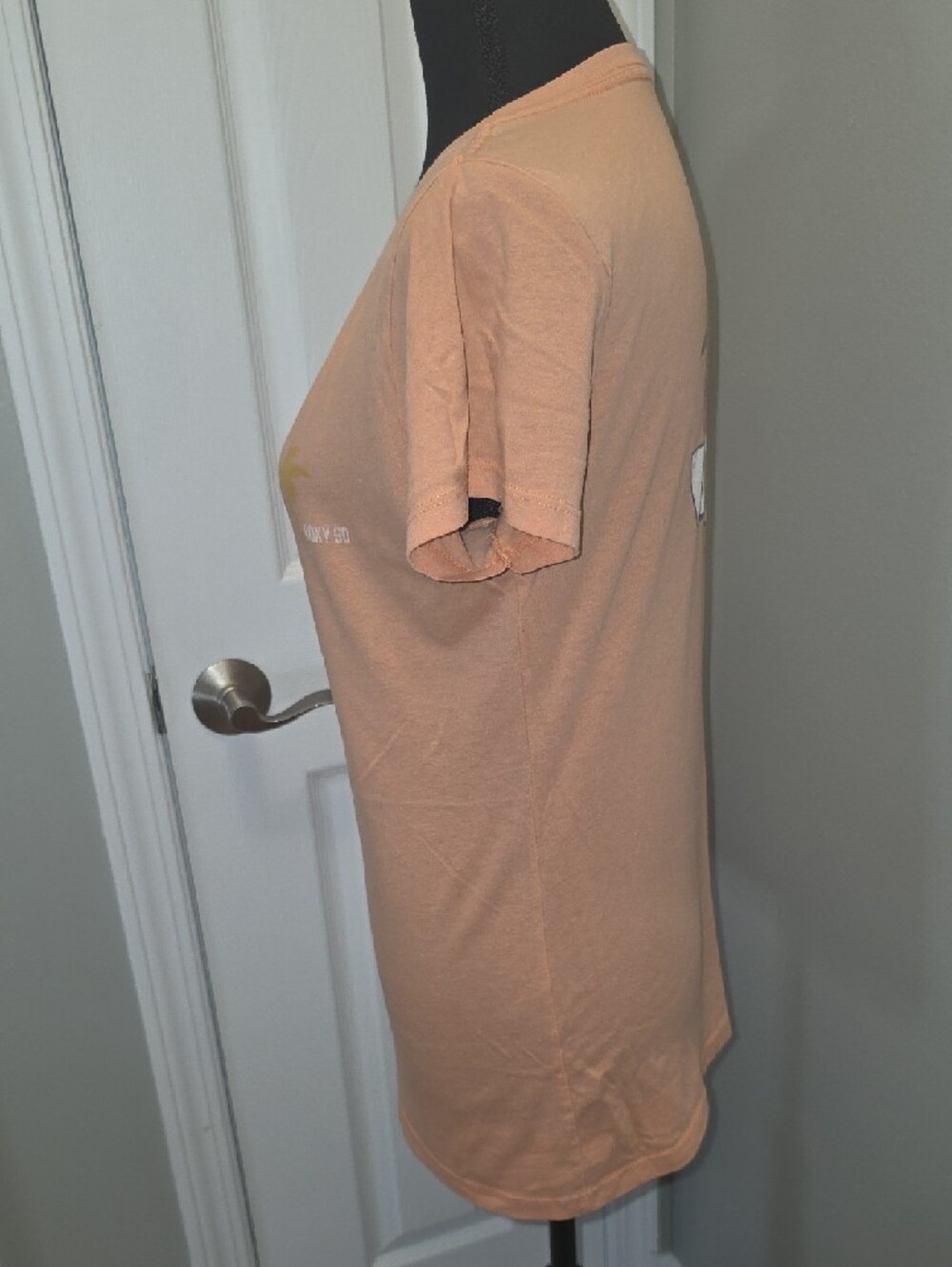 Roxy Peach Short Sleeve V-Neck Tee with Palm Accent - Picture 4 of 6